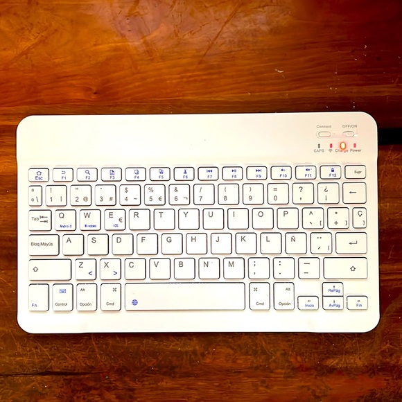 Ultra-slim bluetooth Wireless Keyboard 10 inch - Picture 1 of 4